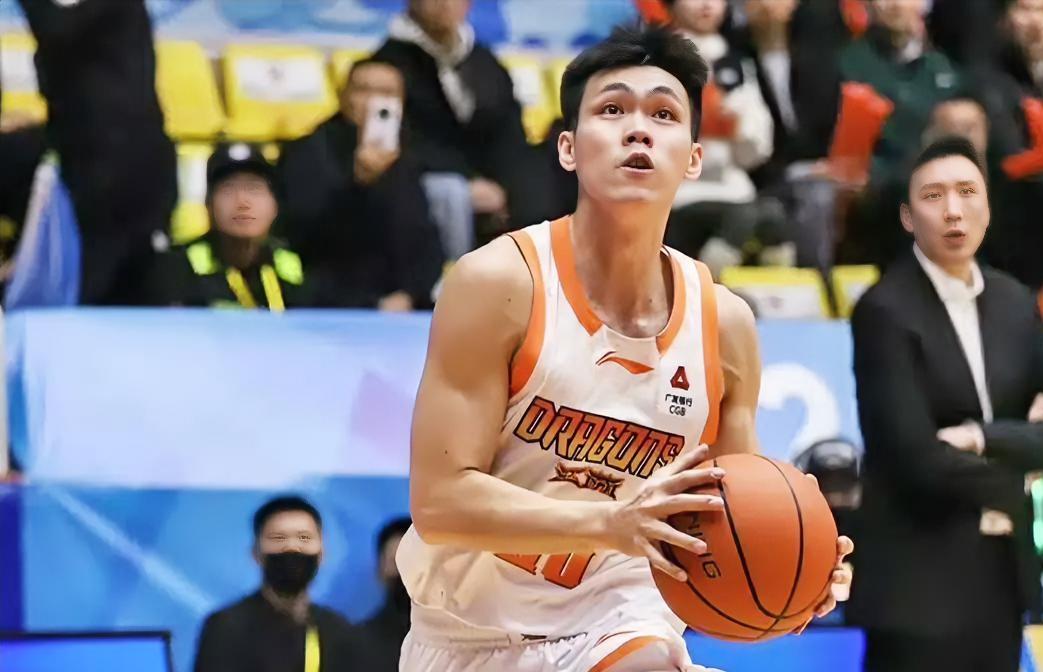 虽败犹荣！江苏92-101不敌广东，这2位球员拼尽全力！1. 贾尔斯，倾其所有