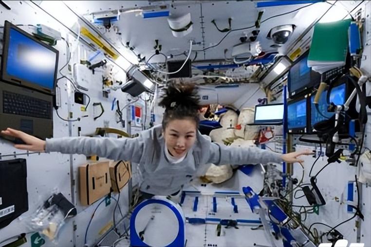 为什么上太空要带一名女航天员？！上天不是装点门面，内行人告诉你这是实打实的刚需！