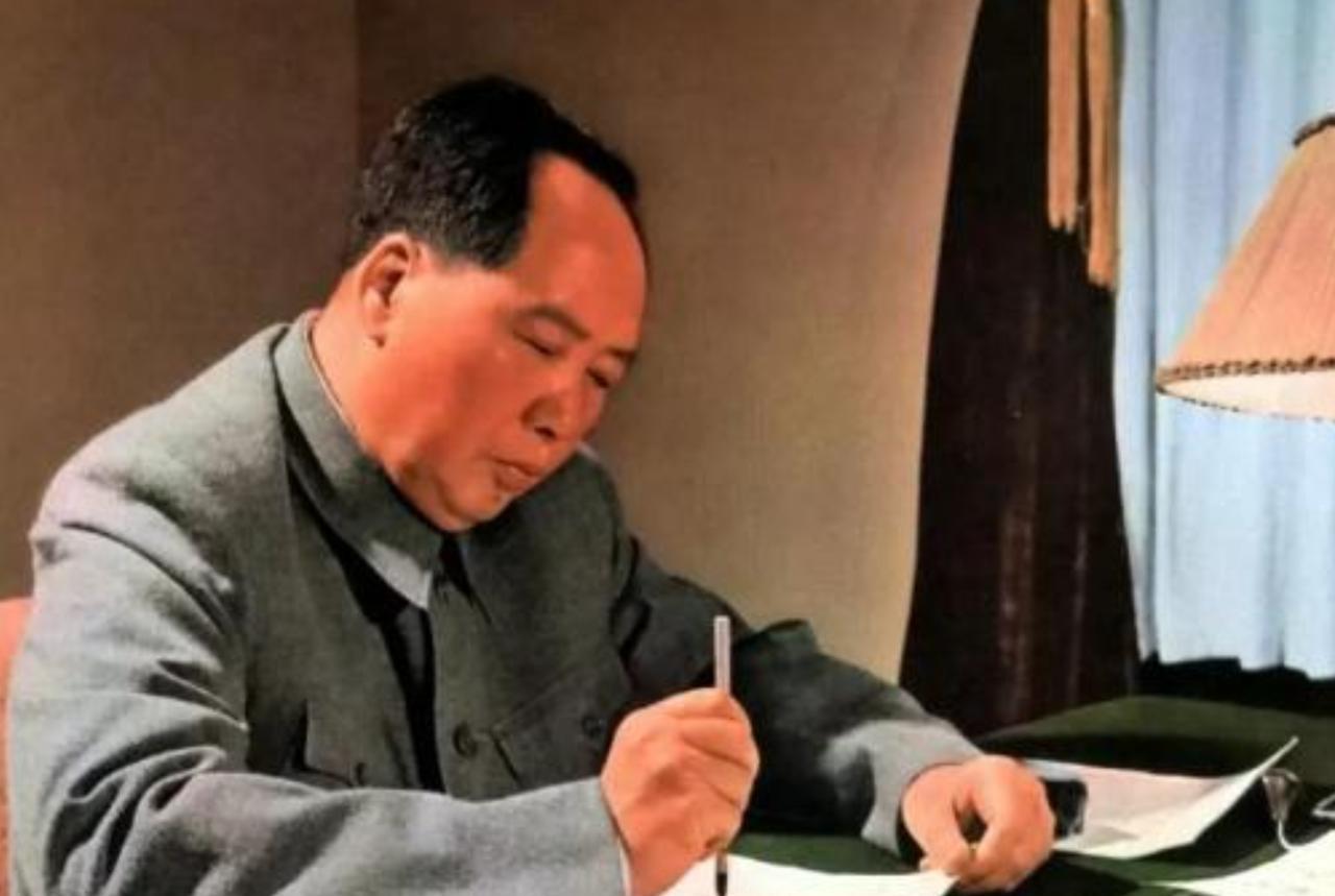 毛主席虽然享年83岁，但他的保健医生却表示：毛主席当时并没有长寿的条件，后来他一
