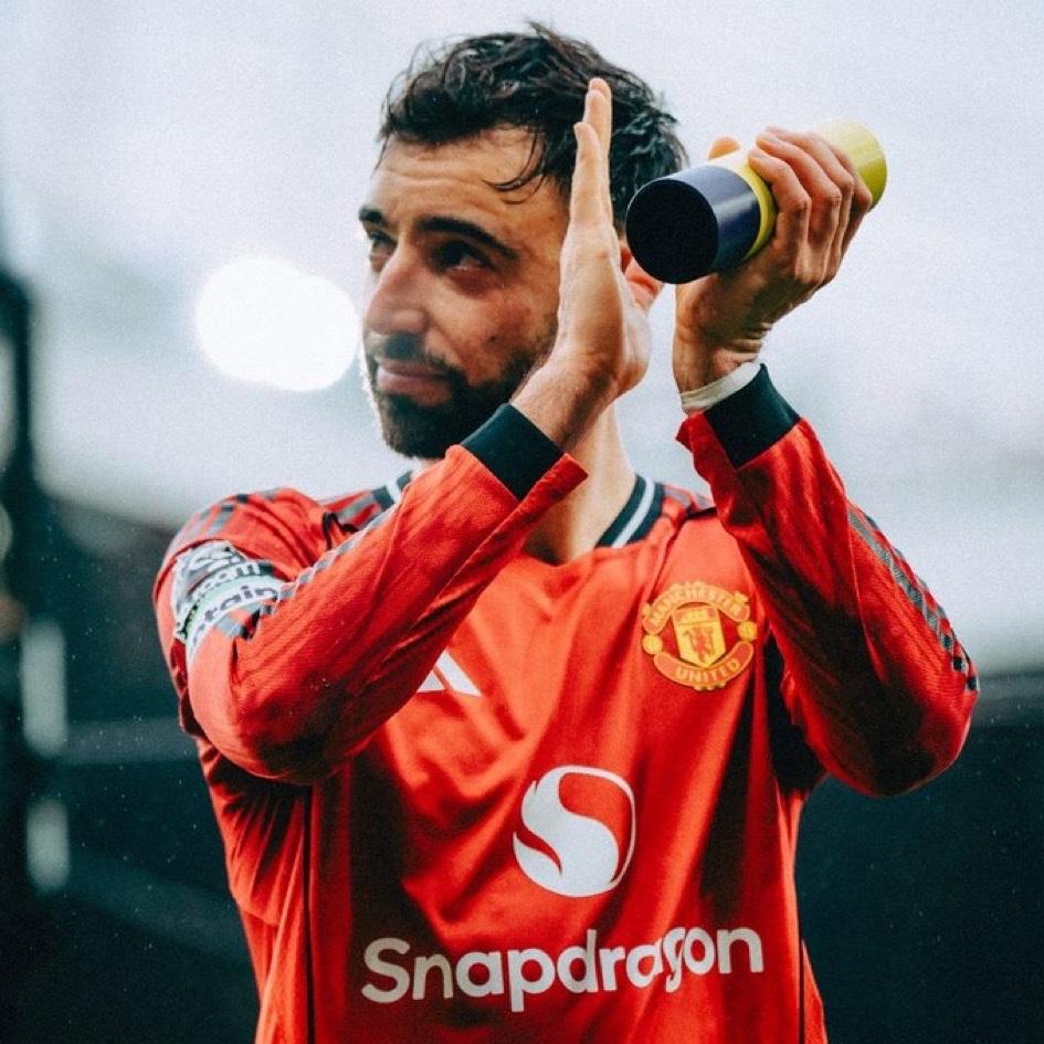 库尼亚能替代B废！请他赶紧滚蛋😡，你们那些说什么全曼联只有B废会传球的、