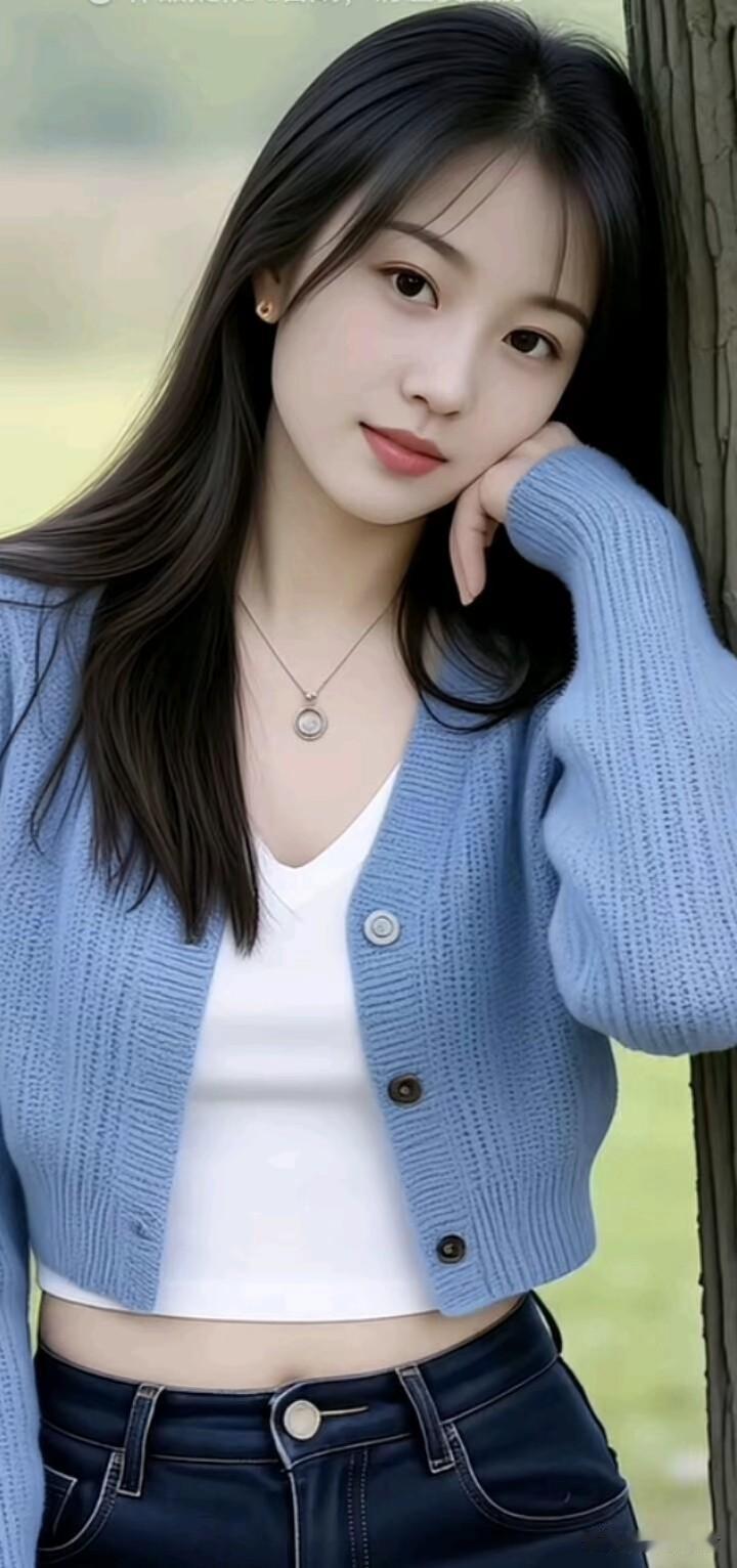 春风拂面笑，花影映人娇。