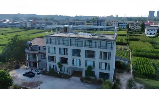 太欺负人了！湖北襄阳，六旬老汉把宅基地以26万的价格卖给一外乡男子，谁知男子出尔