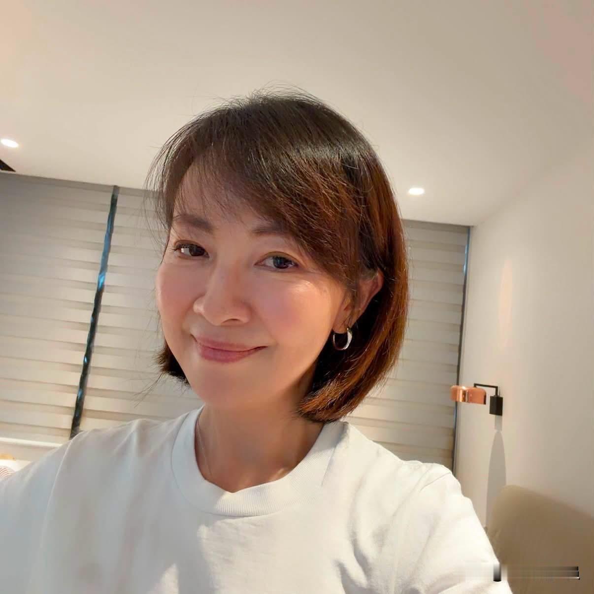民进党立委郭昱晴今（8日）在社媒发文称，中午抽了个空到立院美容部，本来只是想说修