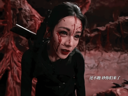 带血笑意混着狠戾，迪丽热巴这段表演值得反复细品与回味