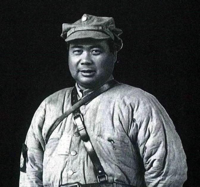 有一天早上，在开封的冯玉祥路过南关演武厅，正好看到路边有一个正担着两捆柴沿街叫卖