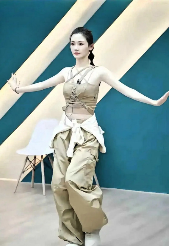 郑恺曾说，认识苗苗时第一眼就觉得她很嫩，于是才展开追求。