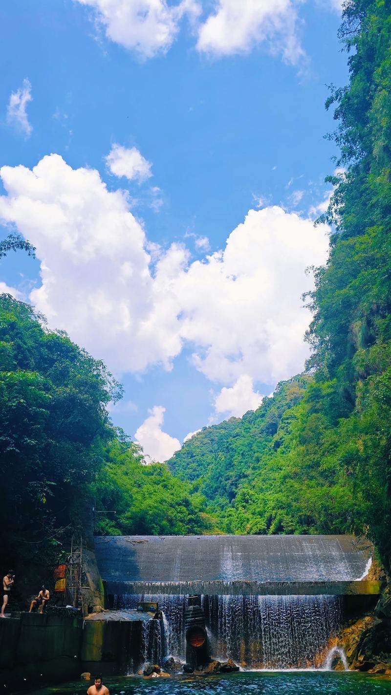 英德落龙潭2天1夜攻略佛山出发，2天1夜玩转英德落龙潭，藏在山野间的免费溯溪