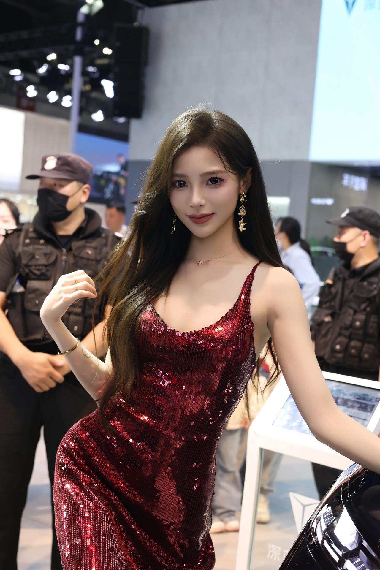 车模小梨花可是顶流网红车模之一呢！4月10-13日她会空降昆山国际车展，这对