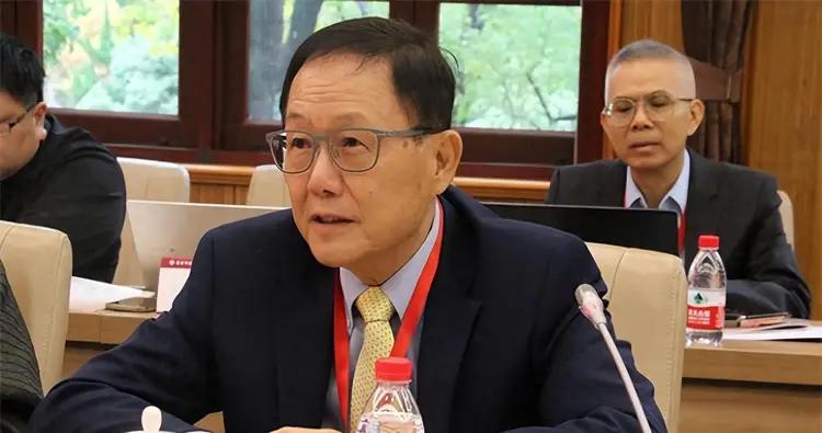 近日，中国国民党前“立委”丁守中提出一个关于两岸的新说法，叫“双制度共荣大中华共