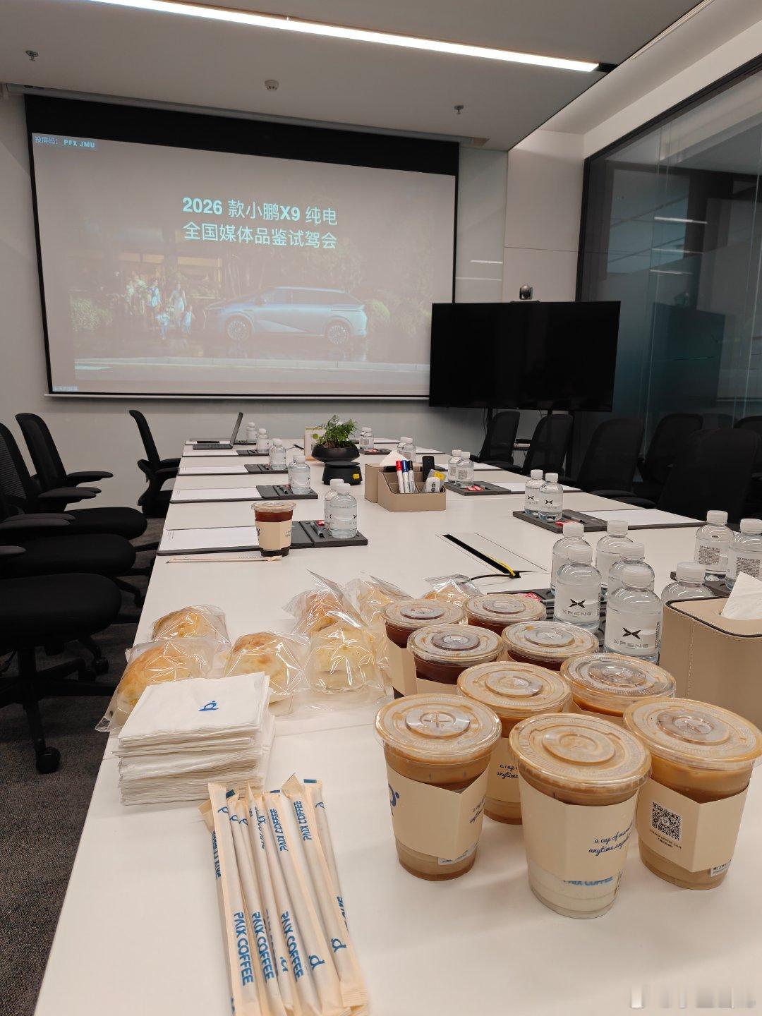 早起的人已经食早餐准备试车啦！