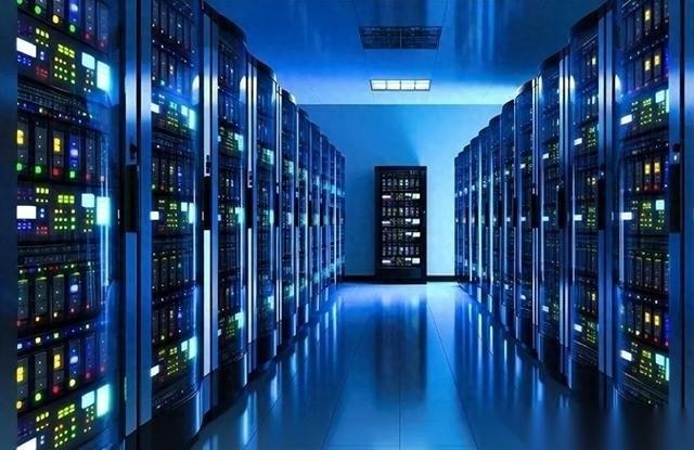 看目前流出的信息，2026年3月8日，伊朗几发导弹过去，直接把亚马逊建在巴林和阿