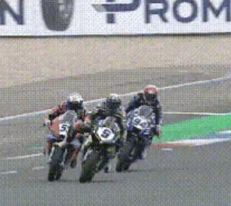 想给张雪机车下绊子，两车手相撞自食恶果！关键时候转向不足，操作出现问题，因为