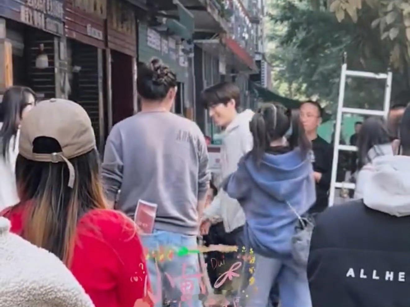 白鹿去探班王星越了，两个人的友谊太好磕了！白鹿和王星越的新剧《唐宫奇案》什么时候