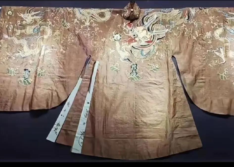 明朝汉服真品于孔府面世这些汉服为何是值得点赞的四服真品，不同于明清时期的宫廷