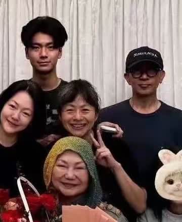 终于明白小s不肯离婚的缘由了！徐家有三个女儿，分别是珍珍、珊珊和婷婷。先