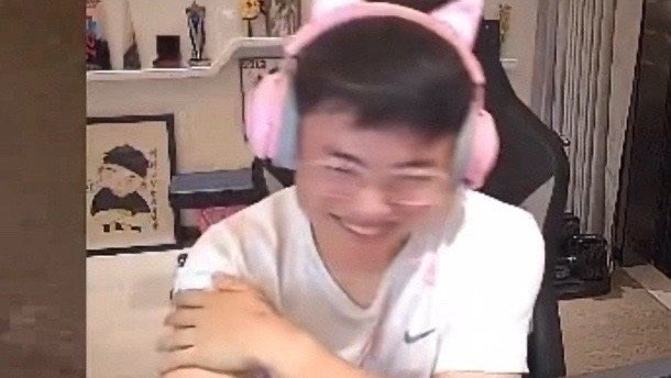 Uzi四天没打韩服了真感觉马服联盟跟他签了啥流量协议，每年转会期都给他弄出来造点