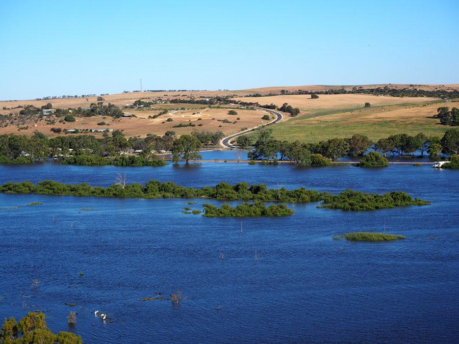 地大物博也头疼！澳大利亚，直接包圆了一整块大陆，矿藏多得像开挂，结果这群“天选土
