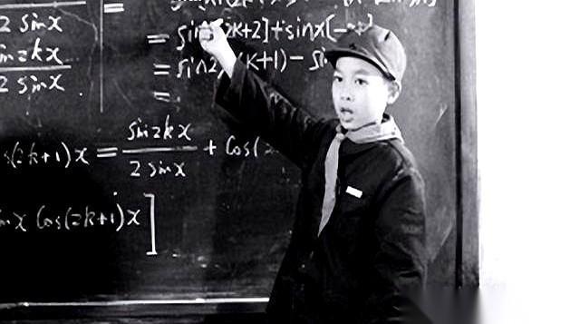 深夜，双手插兜，去导师家谈事儿。就因为这个动作，一个被看作准诺贝尔奖得主的天才