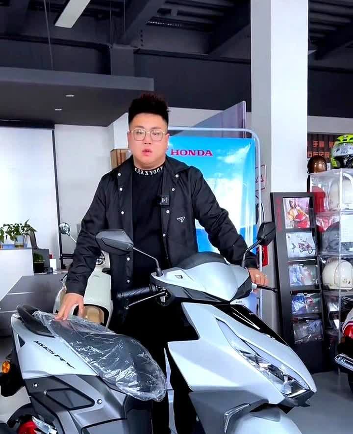 最终还是听大家的劝告，选择了本田的NS125RX。不是因为不相信国产，而