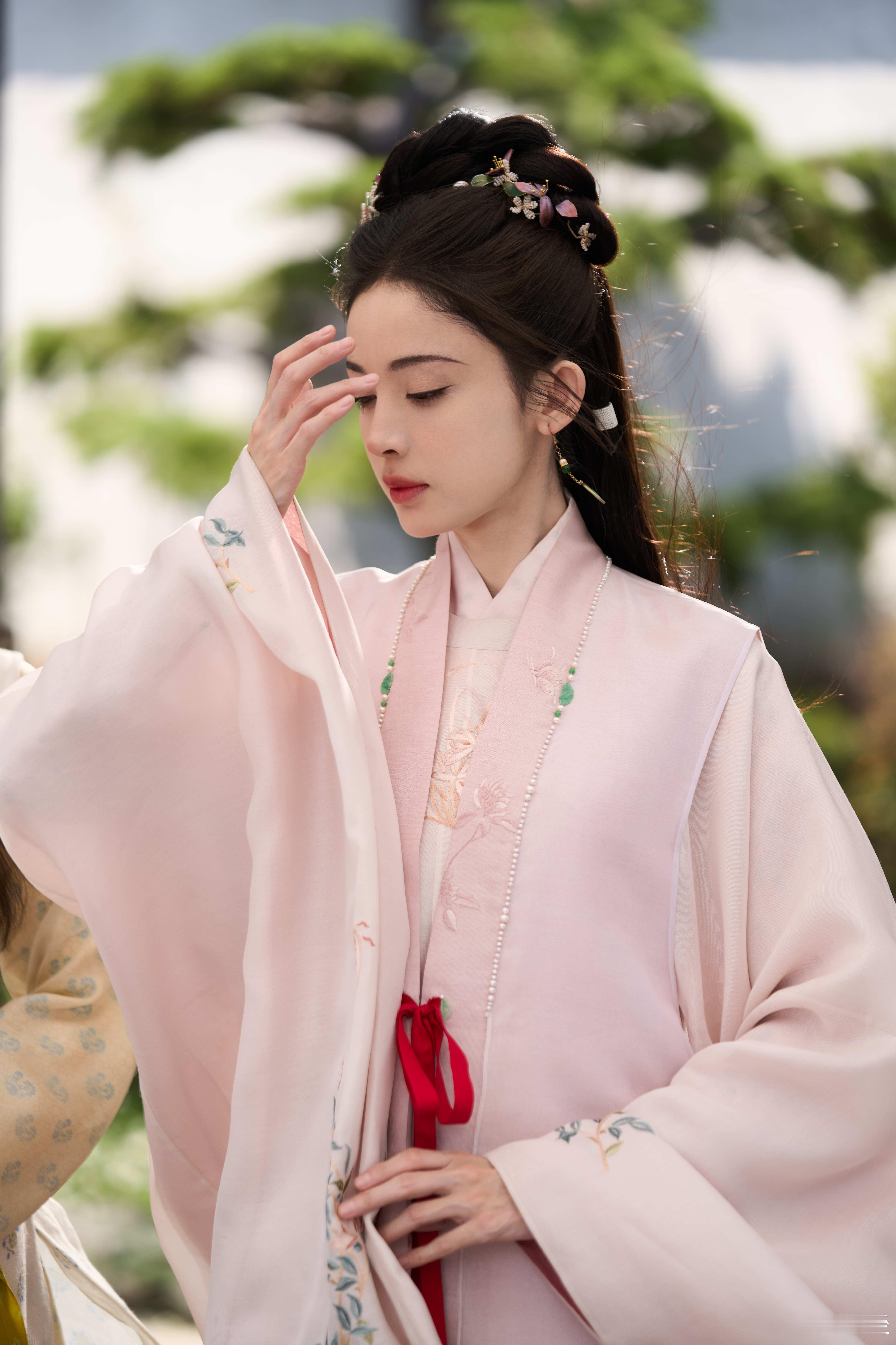 玉茗茶骨定档娜扎选角太精准！荣善宝的清冷气质和她完美契合，演搞事业的大小姐气场