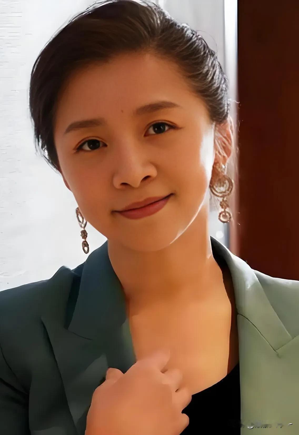 关于演员迟蓬我有一个预感，等《生万物》的热度一过她也就不红了，不是她演技