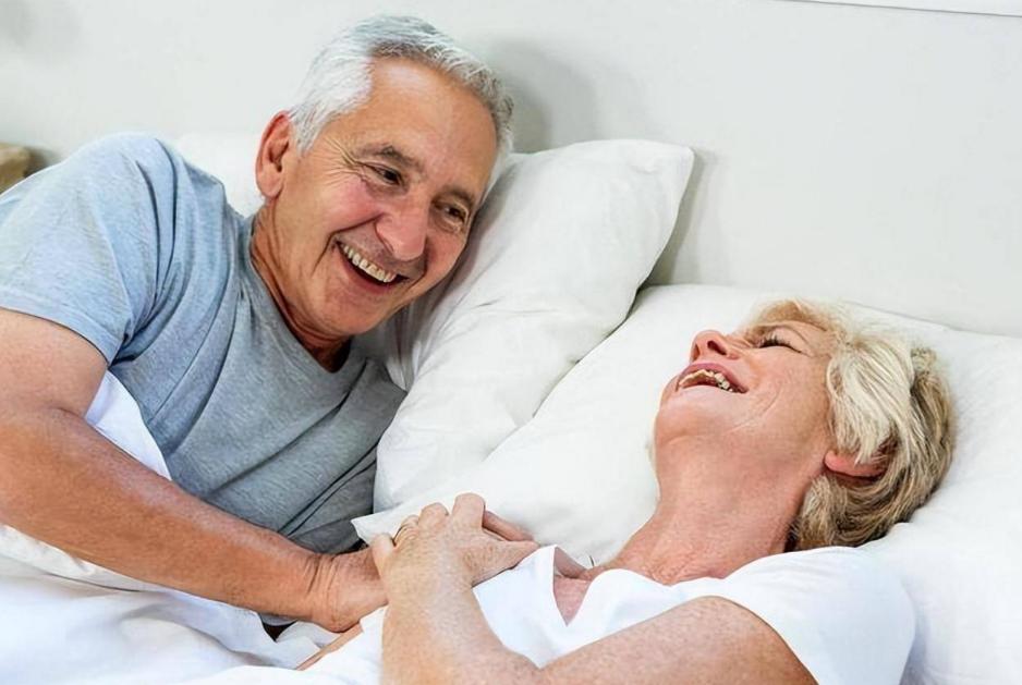 行房可能影响寿命！医生提醒：年龄大了，同房四不要得牢记到了年纪，有些事就得慢