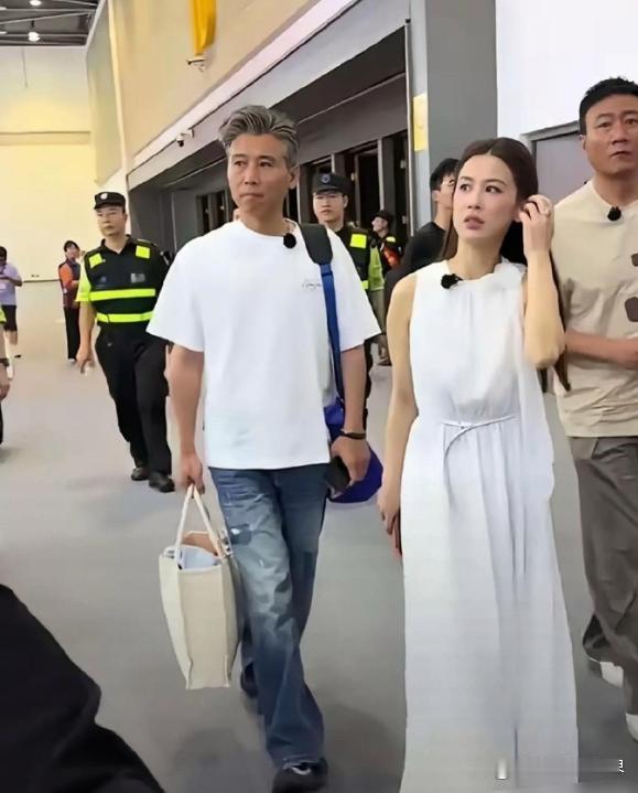 天呐，这是黄圣依变化真大呀。