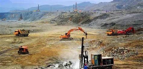 中国加大稀土管控力度让西方发出”尖锐爆鸣“，但要我说他们喊得太早了，重还有好几张