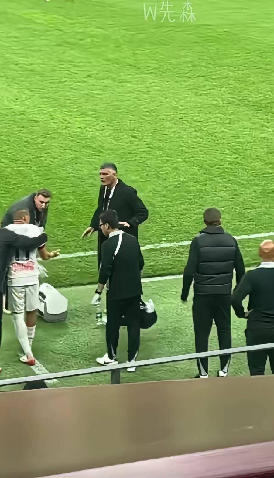 大好局面被逆转，蓉城内部起争议，一方是主帅，一方是核心外援？成渝德比大战后，