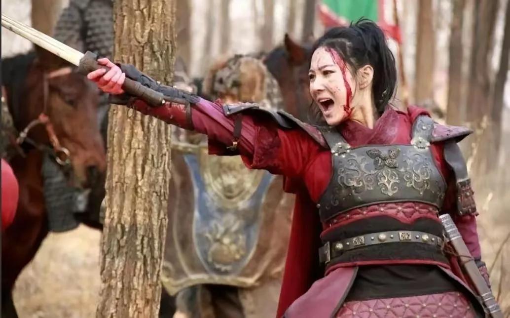 53岁的穆桂英被乱箭射死后，西夏人割下这位绝代女将的头颅，把满身箭孔的尸体抛下悬