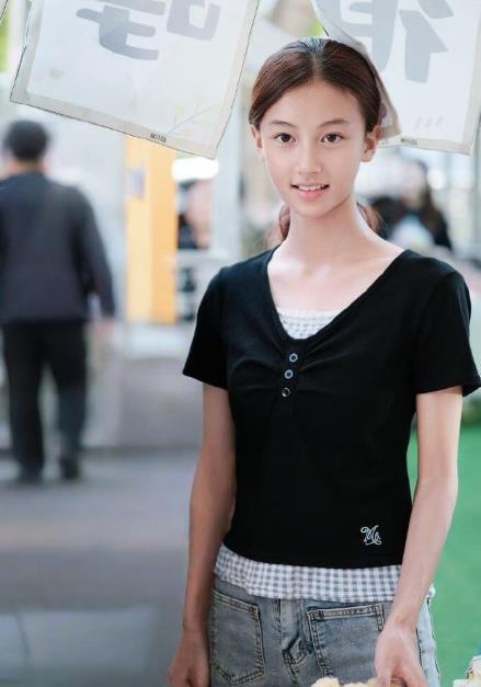 于正联络上七七了于正发文称联系到长得像张柏芝的素人女孩“七七”。于正要求七七来
