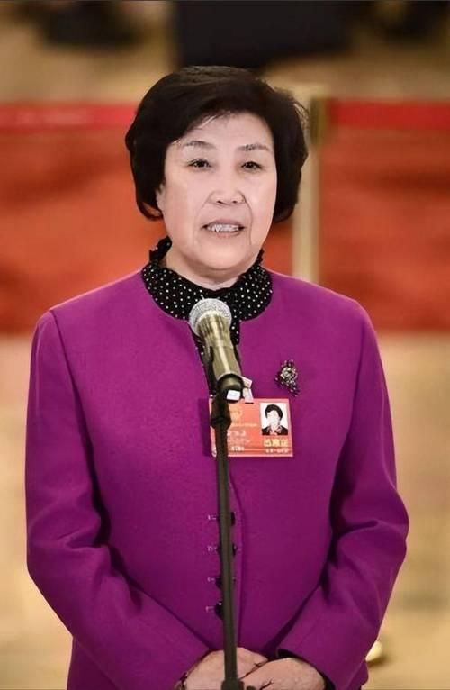 贾福元，是郭凤莲的老伴，早年参军，是英雄八连的原副连长，1966年与郭凤莲结婚。