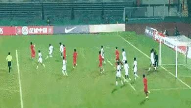 刚上场不到3分钟就炸了！万项这波操作直接把斯里兰卡国青打懵！先是接队友传中，