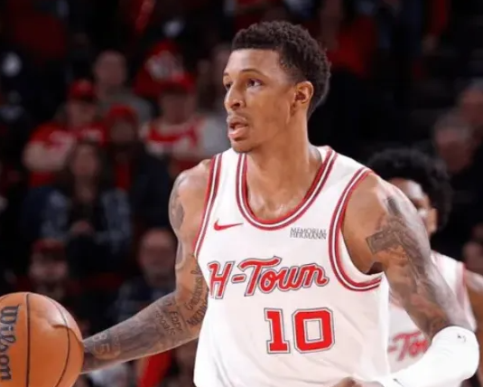 NBA常规赛，火箭111-107战胜独行侠。据统计，火箭本场比赛送出33次助攻