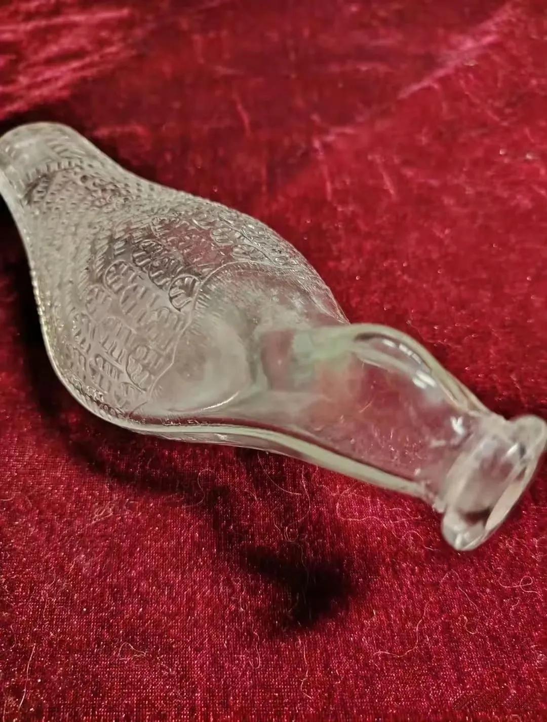 这老物件瞅着可有年头了，你能认出它是啥不？