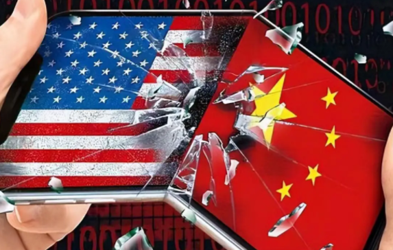 特朗普是导演，中日是演员，正当中日互斗，两国关系陷入历史最低点时，特朗普宣布向台