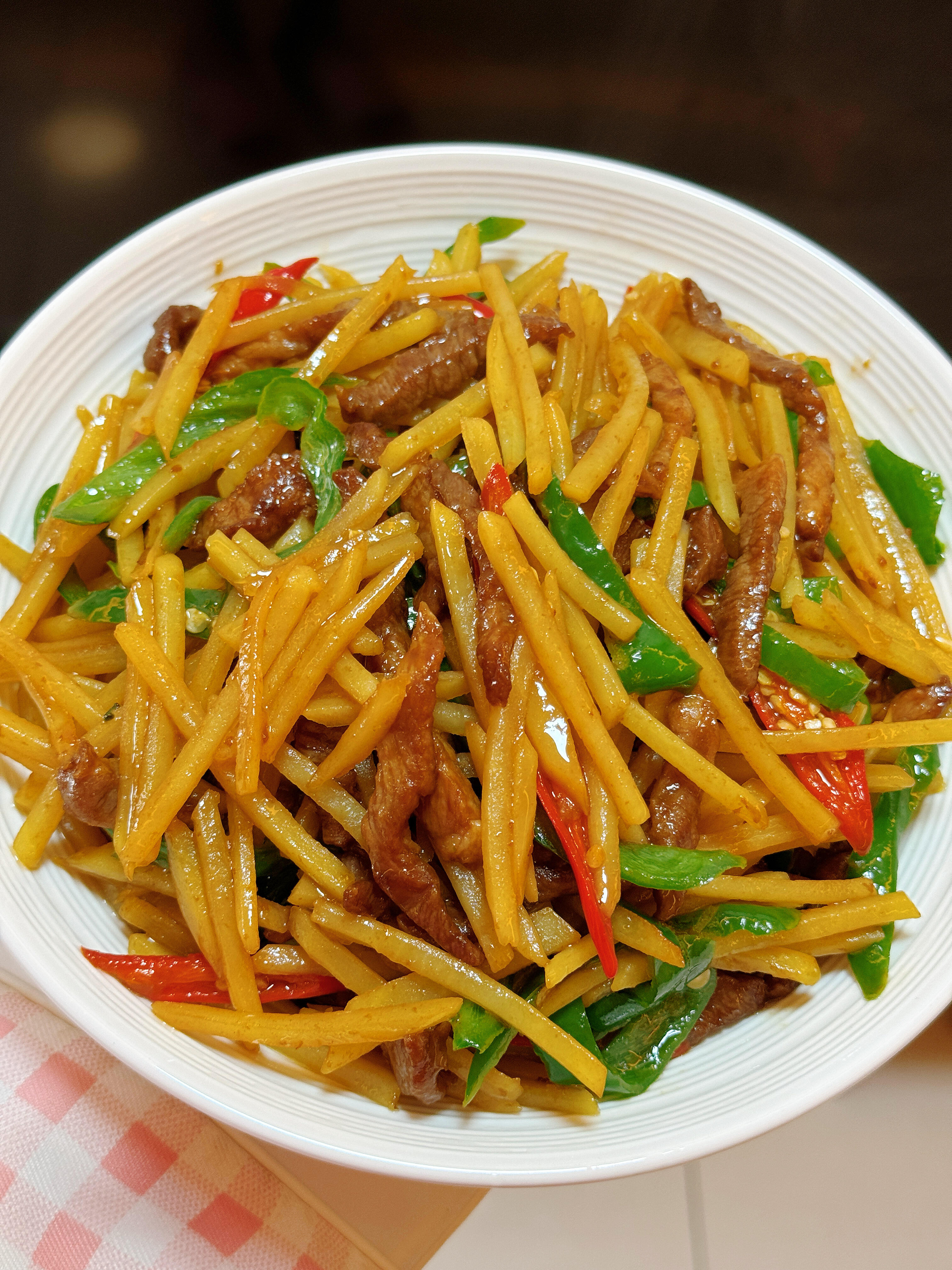 谁懂啊！这个土豆丝炒肉丝真的很好吃❗️这盘土豆丝炒肉丝真的是米饭杀手，脆爽的