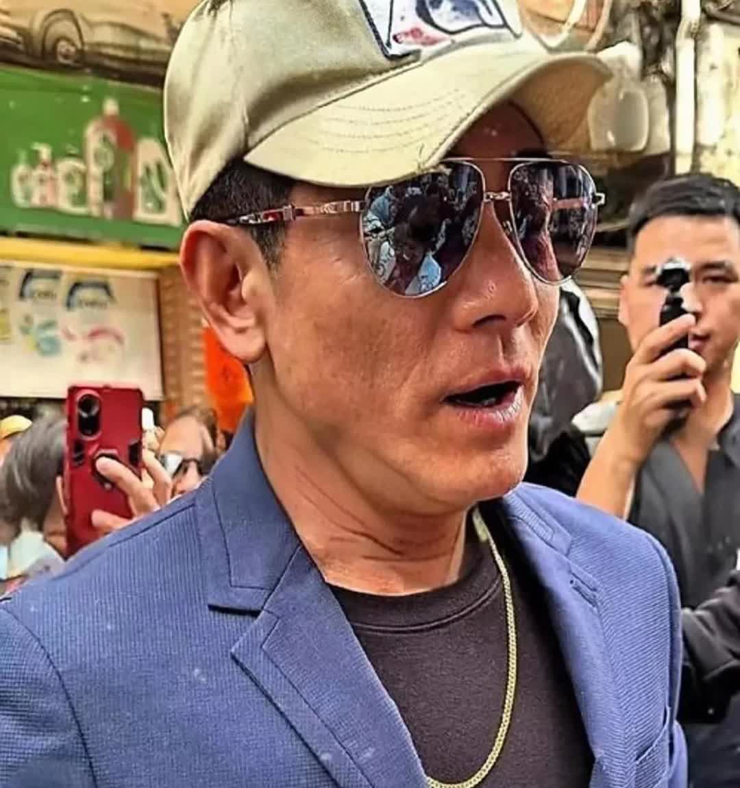 郭富城近看满脸皱纹，肤色又黑。天王真的老了？