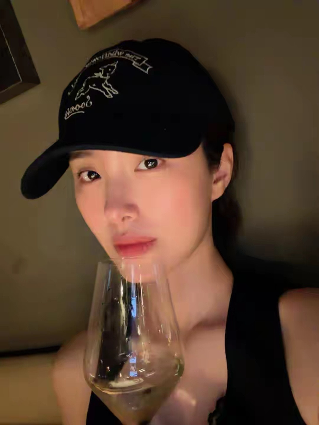 杨采钰罕见秀恩爱，晒和富三代老公约会自拍，夫妇俩颜值登对养眼