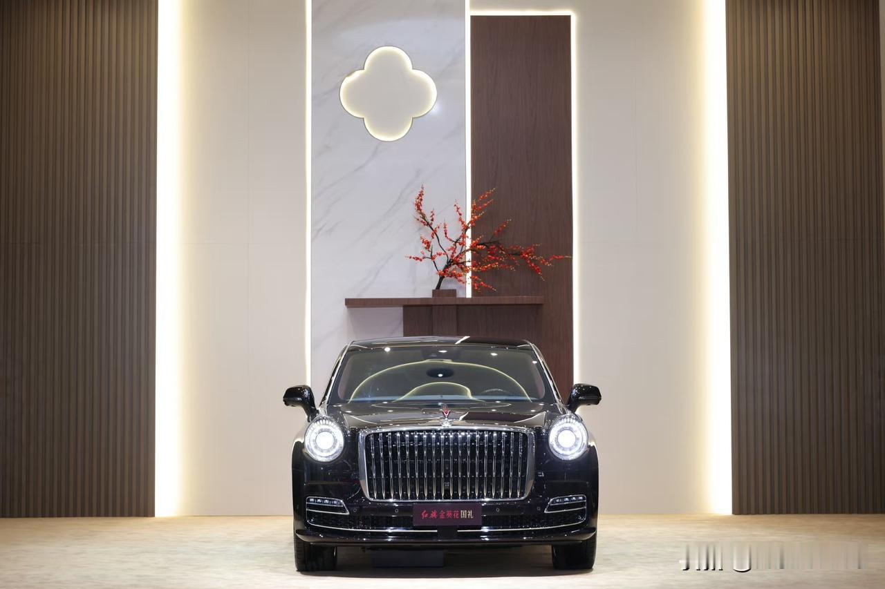 红旗金葵花国礼定制版以其深厚的文化底蕴和极致工艺，展现了中式豪华轿车的独特魅力。