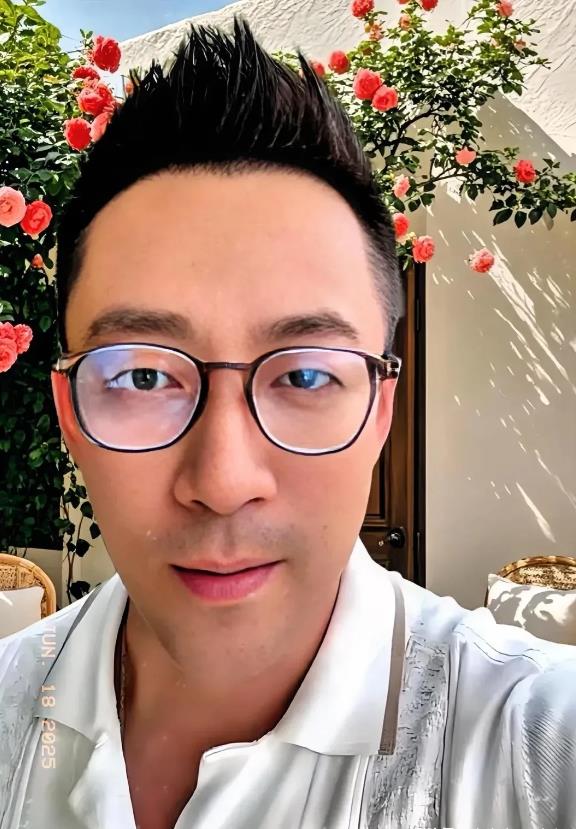 太不正常了！汪小菲这几日上热搜！因为他冒充他骂人的，结果被骂的对象曝光了，这