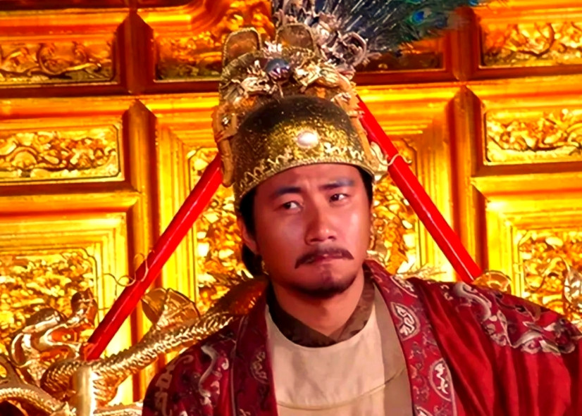 朱元璋想找理由杀了沈万三，指着猪蹄子问：“万三，这是什么菜？”沈万三当然知道朱元