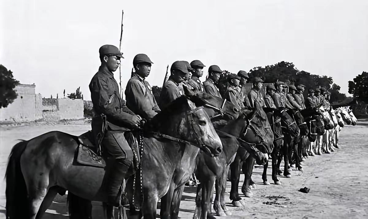 1942年，冀南军区开会时，参谋万怀臣提到一个情报：山东武城县有座伪军炸药厂，设