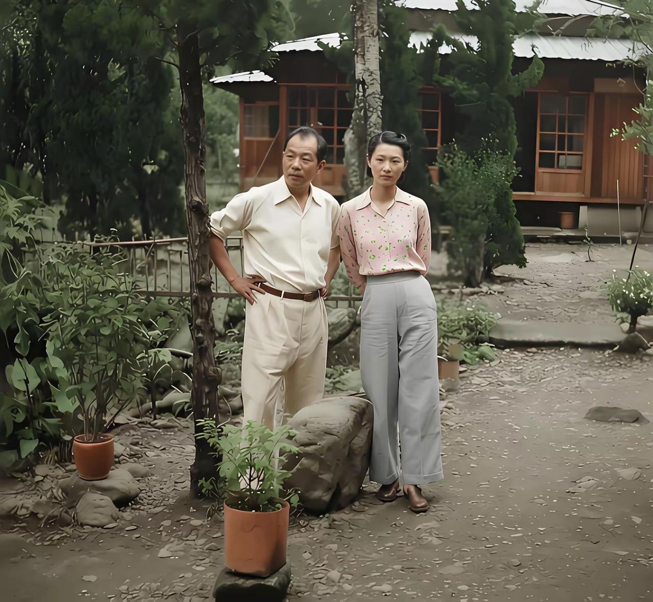 张学良与赵一荻被囚禁的院子，估计应该在台湾，这种建筑十分像日本的建筑，建筑下面一