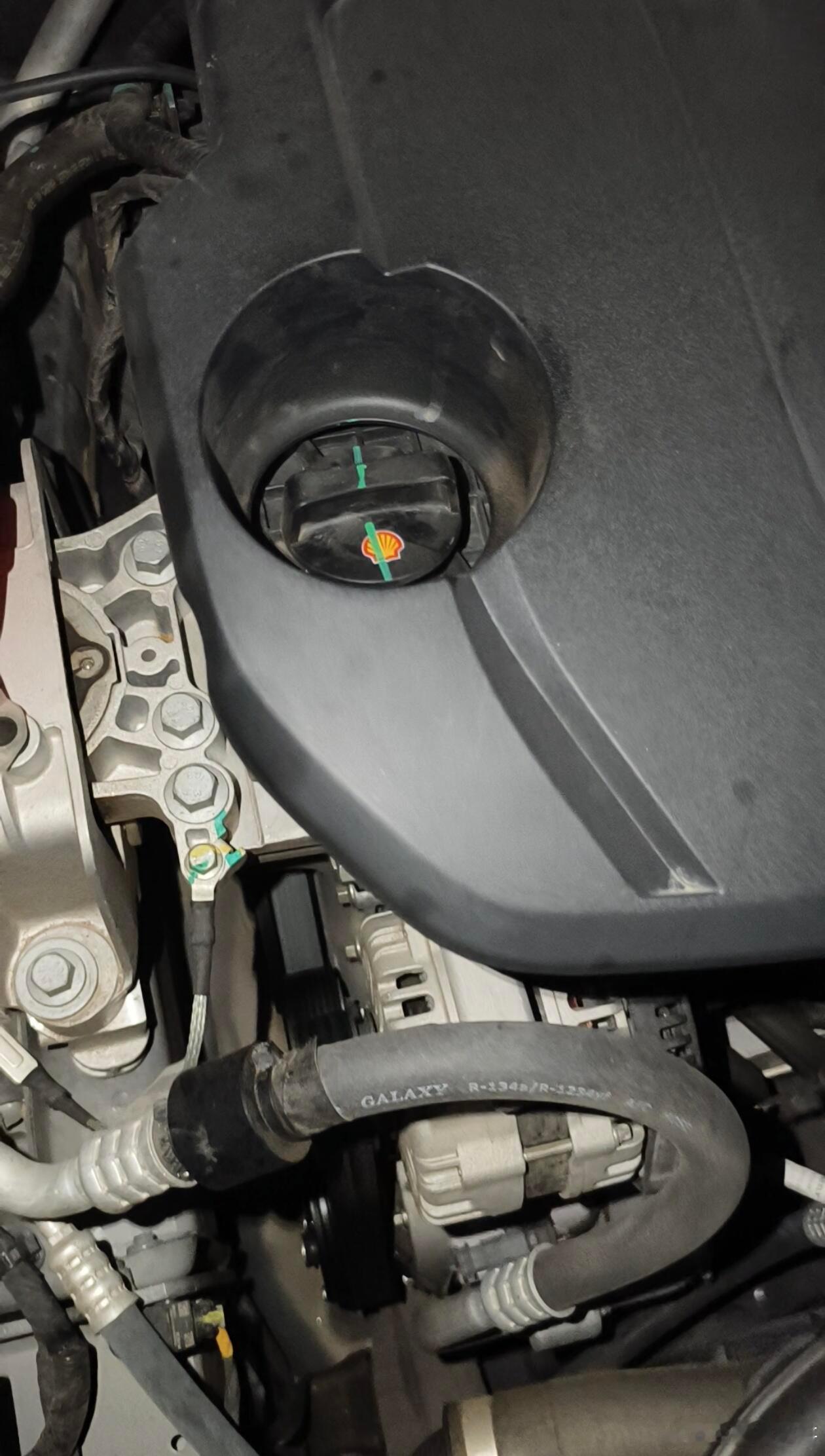 吉利星瑞1.5T正时链条召回你们的星瑞中招了吗，快打开机油盖口看看链条的磨损程度