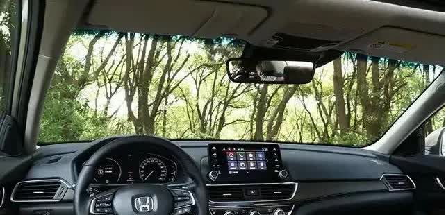 几乎每一天都会有乘客问我，为啥你还用油车跑顺风车呢？除去油费这还有得剩么，干嘛不