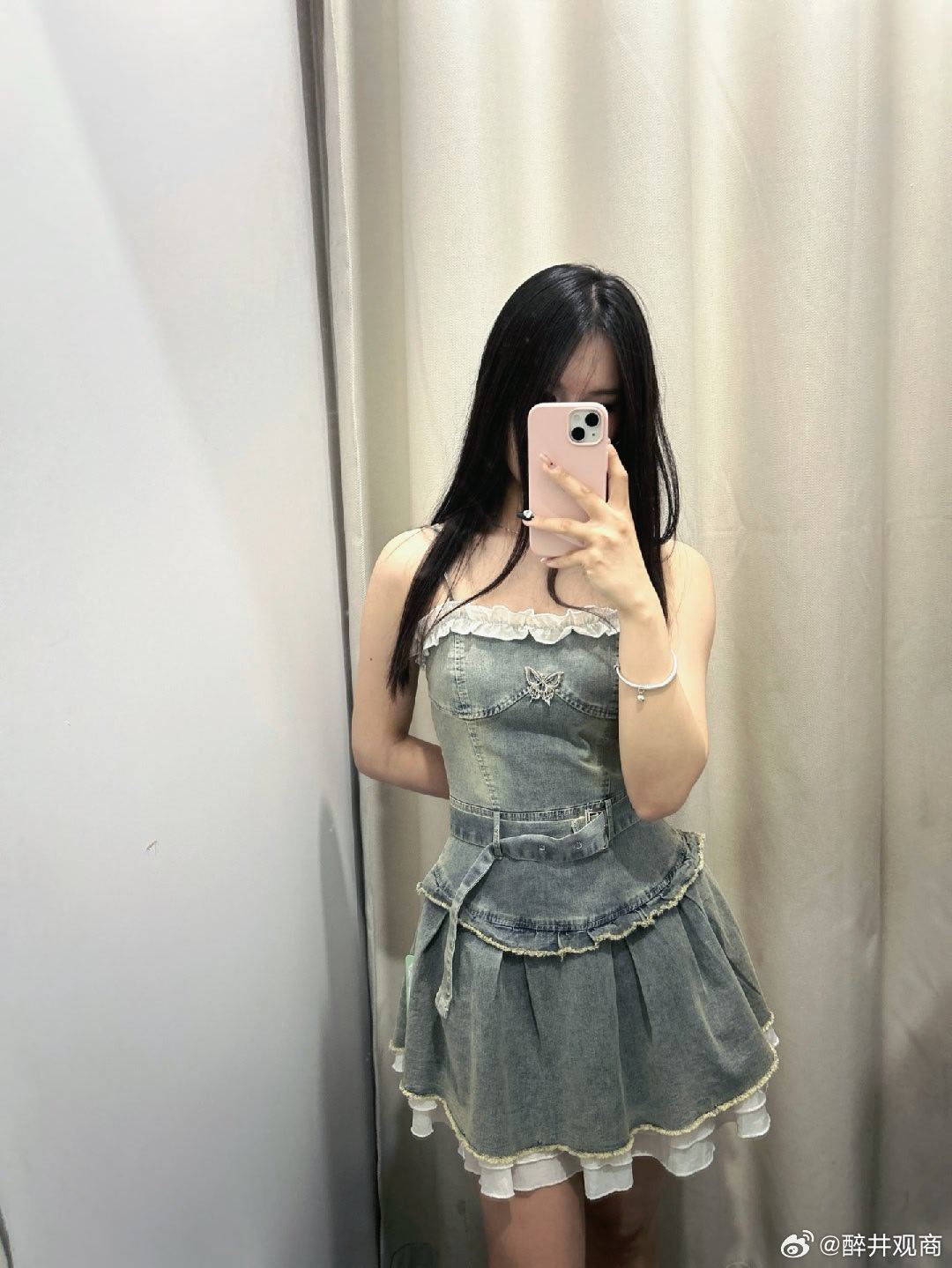 为什么越来越多女大愿意用“年轻”来换取“资源”？我最近无意中学到了一个新词：烧仓