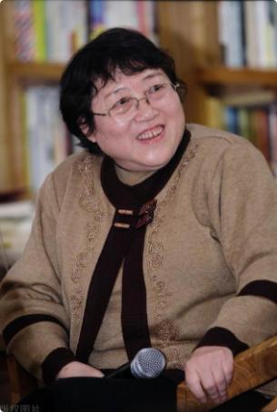 性学专家说：“男人一定要明白，如果一个女人追求的是钱，你给她足够的钱，她不会因为