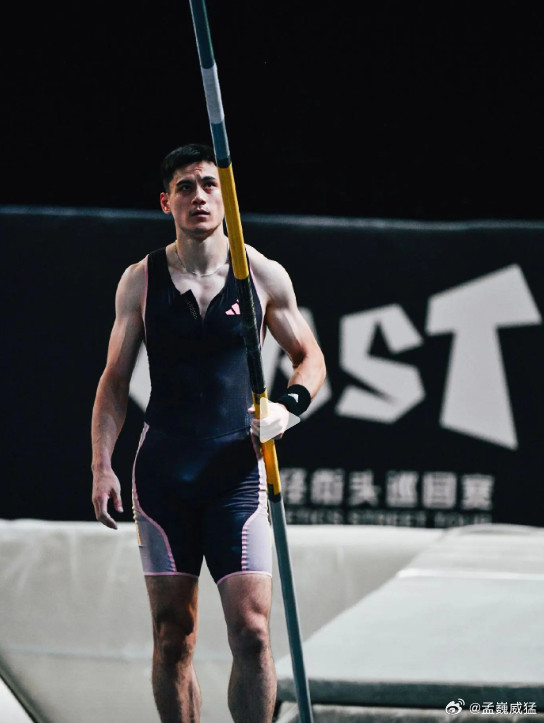 上海本土田径名将外省征战十五年漂泊六千里转会四次今年终于回家在徐汇区出生并长大