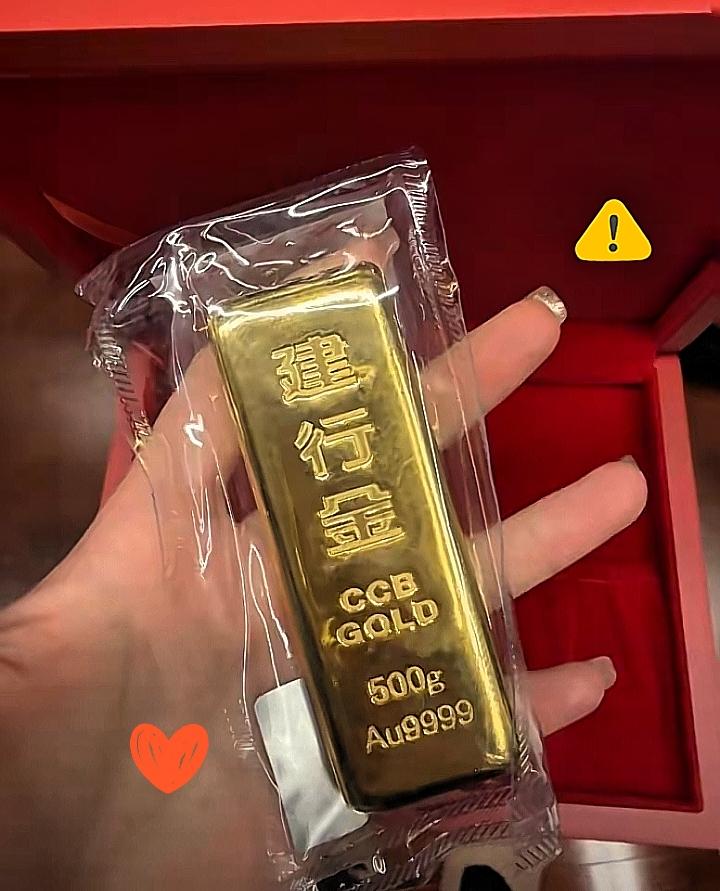 看了今天的金价，我直接把手里的黄金全卖了，我的均价是1020一克，今天金价涨